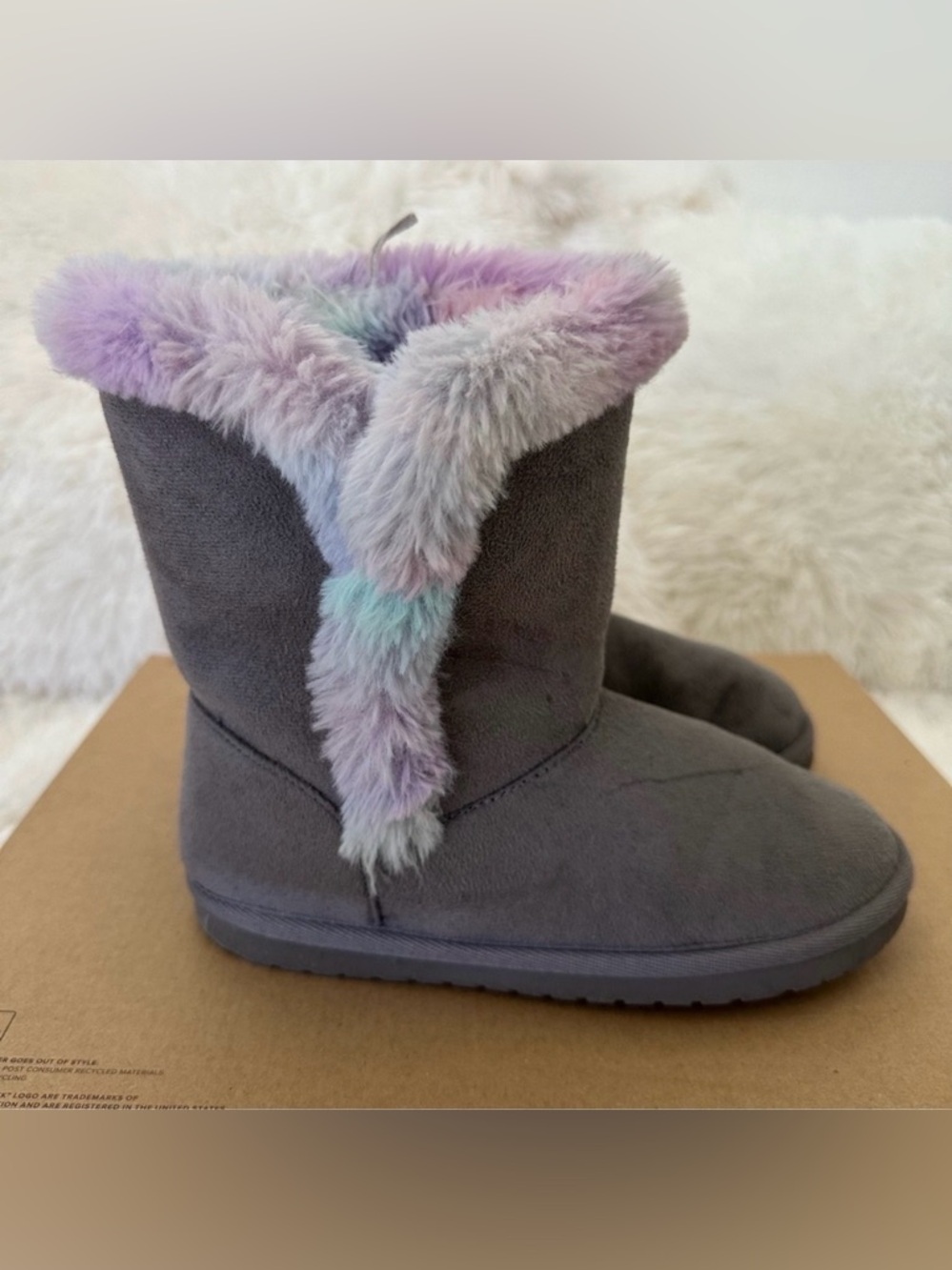 THE CHILDREN’S PLACE Gray Pastel Faux Fur Winter Boots Girls Size 2 Cozy Lined